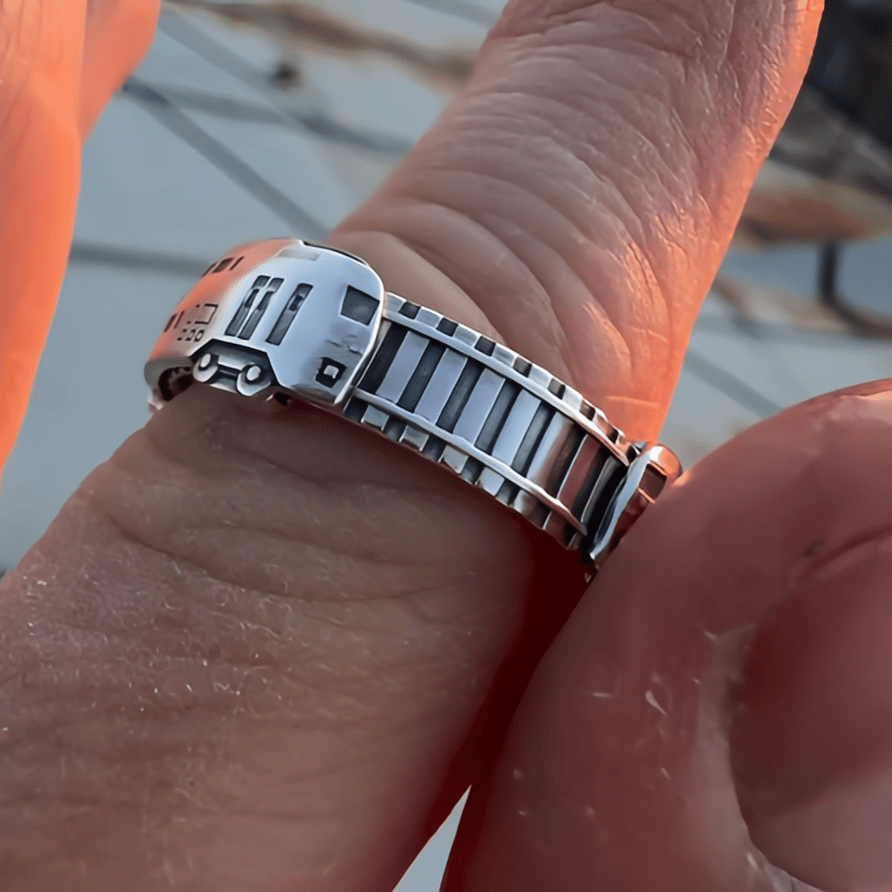 🔥LAST DAY 50% OFF - 🚇✨Spinning Subway Train Ring