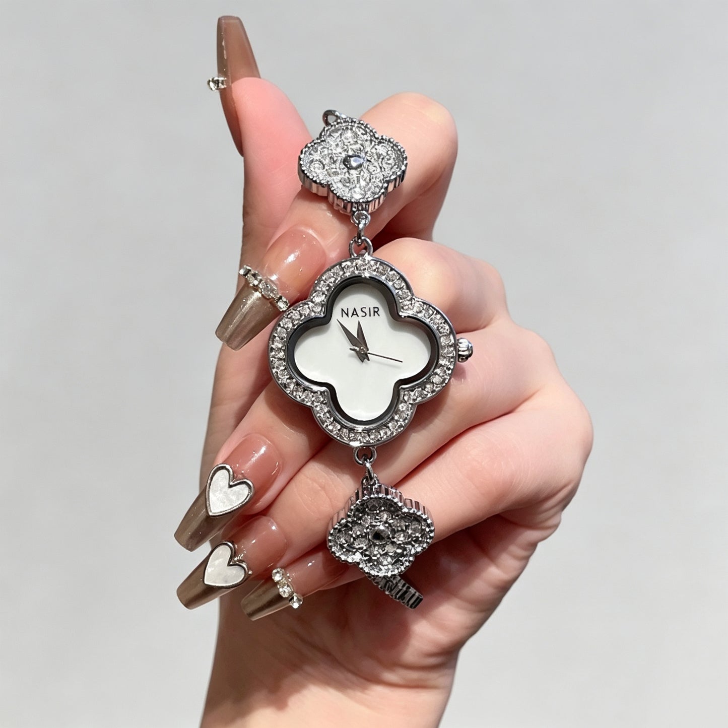 🍀Four-Leaf Clover Bracelet Watch Wear Your Luck. ✨Shine Every Moment.✨
